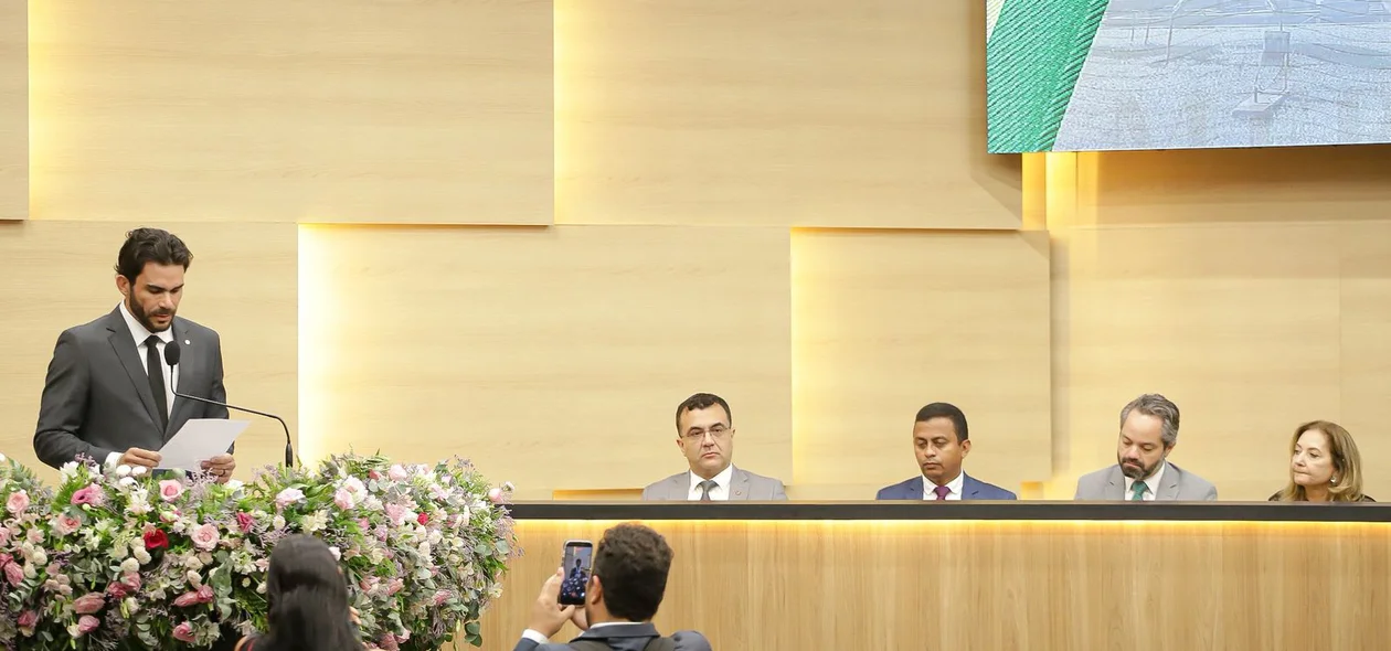 Concessão da honraria a Liana Chaib