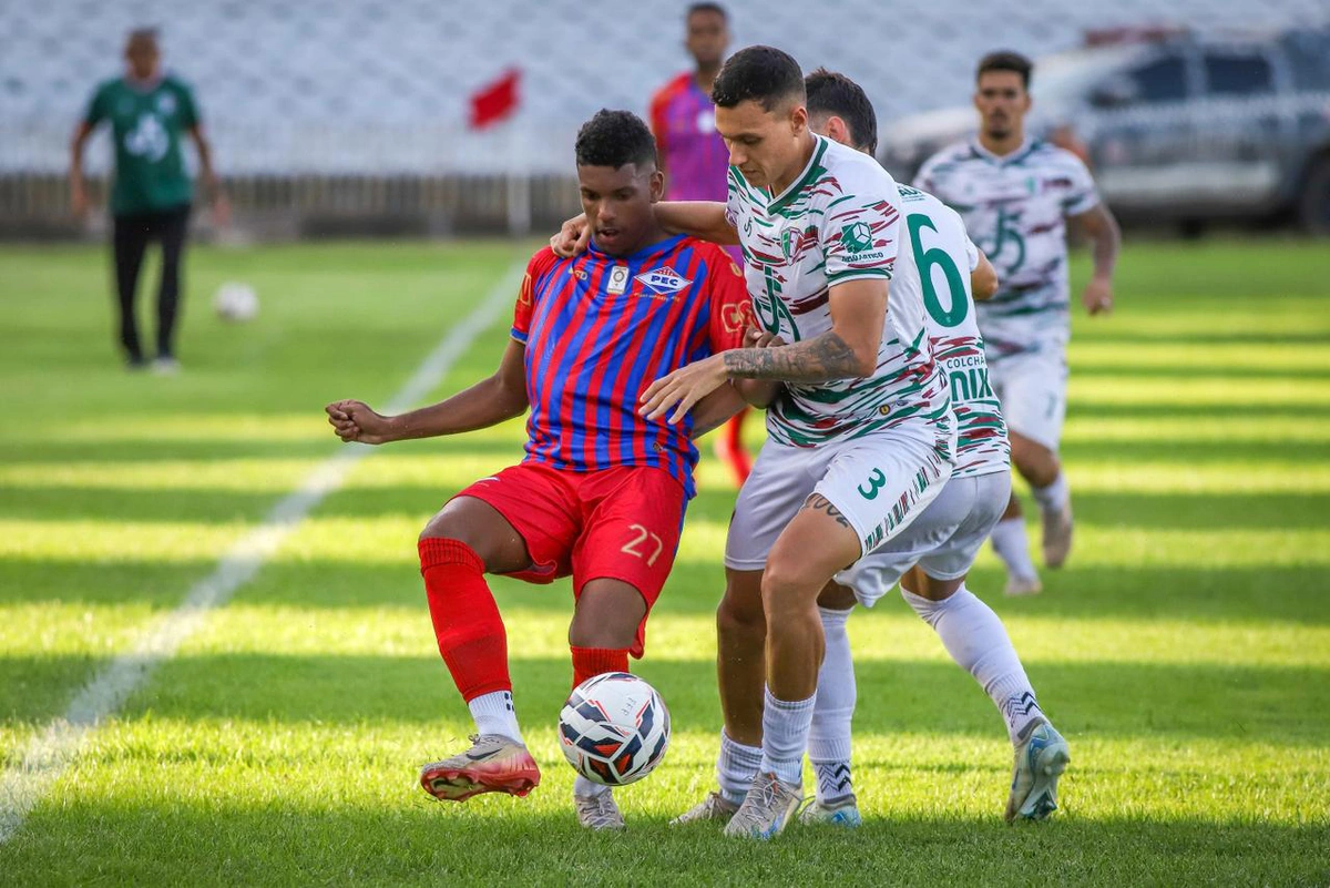 Confronto entre Fluminense-PI e Piauí