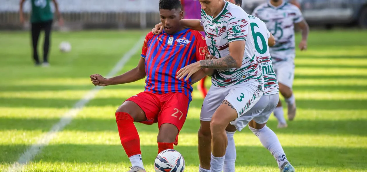 Confronto entre Fluminense-PI e Piauí