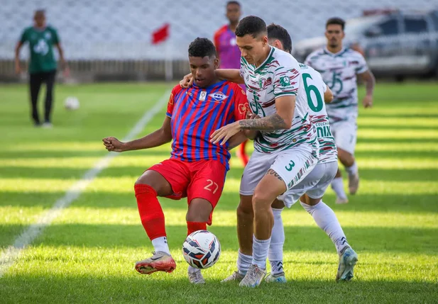 Confronto entre Fluminense-PI e Piauí