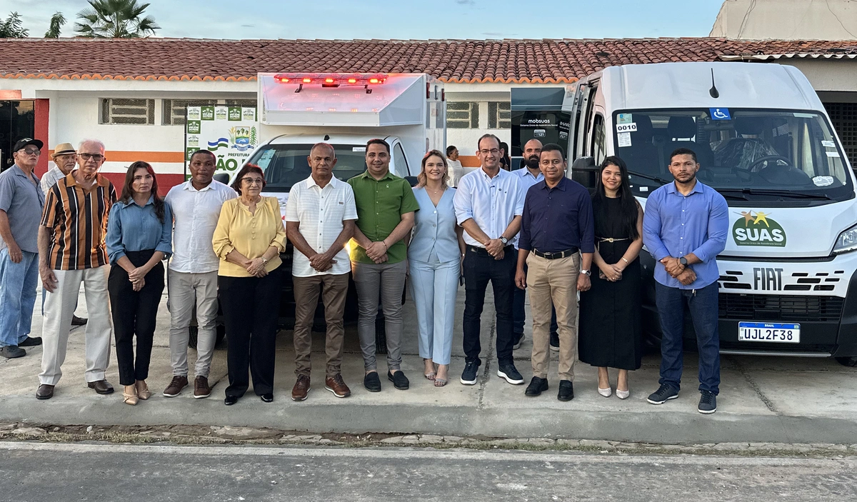 Deputado Dr. Francisco participa de entregas em São José do Peixe