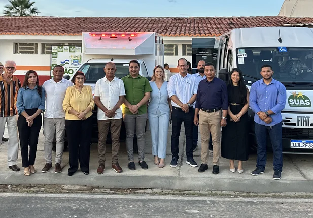 Deputado Dr. Francisco participa de entregas em São José do Peixe