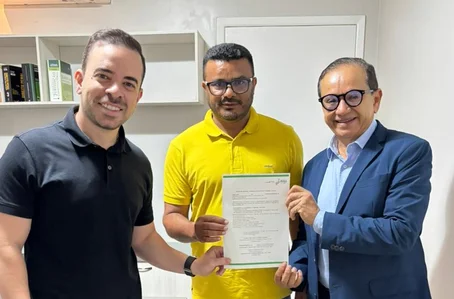 Deputado Dr. Hélio viabiliza reforma da Praça Santo Antônio em Flores do Piauí
