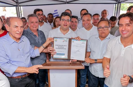 Deputado Evaldo Gomes cumpre agenda em Palmeirais ao lado de lideranças políticas do Piauí