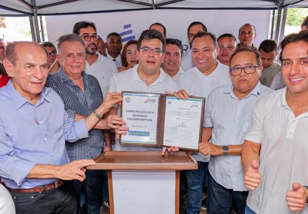 Deputado Evaldo Gomes cumpre agenda em Palmeirais ao lado de lideranças políticas do Piauí
