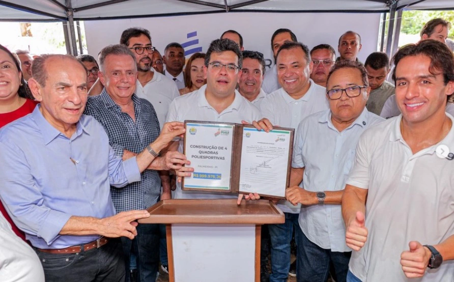 Deputado Evaldo Gomes cumpre agenda em Palmeirais ao lado de lideranças políticas do Piauí