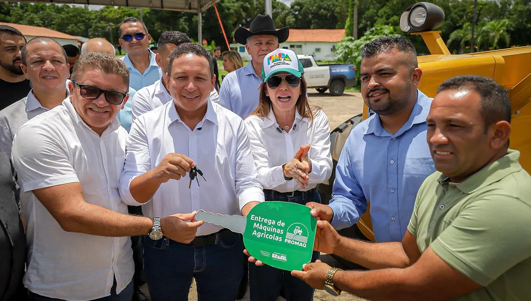 Deputado foi representado pela prefeita Ivanária Sampaio