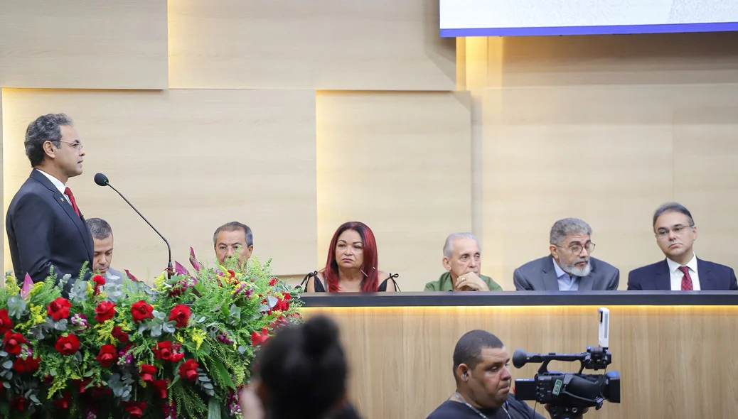 Deputado Gil Carlos discursando