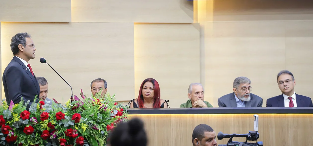 Deputado Gil Carlos discursando