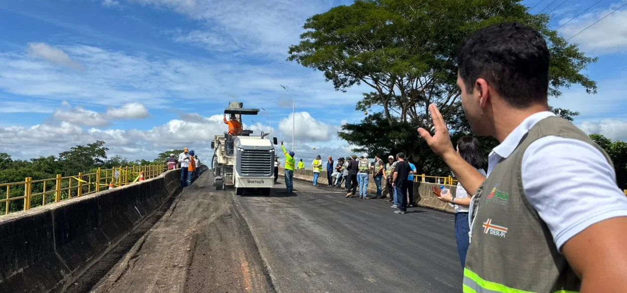 DER-PI faz serviço de manutenção e recuperação de ponte em Teresina