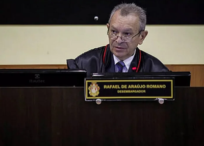 Desembargador aposentado Rafael de Araújo Romano, de 47 anos.