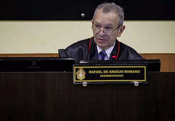 Desembargador aposentado Rafael de Araújo Romano, de 47 anos.