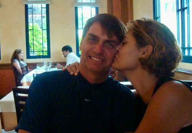 “Deus o livrou da morte”, diz Michelle Bolsonaro no aniversário de Bolsonaro