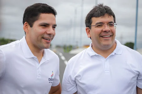 Diretor do DER, Leonardo Sobral, e o governador Rafael Fonteles