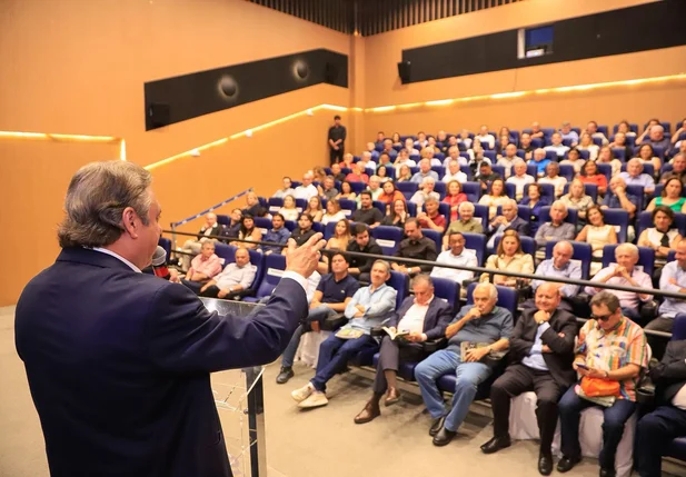 Documentário sobre Dirceu Arcoverde é lançado