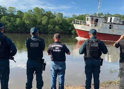 Embarcação com cigarros contrabandeados
