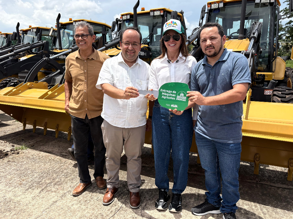 Entrega de máquinas para sete municípios