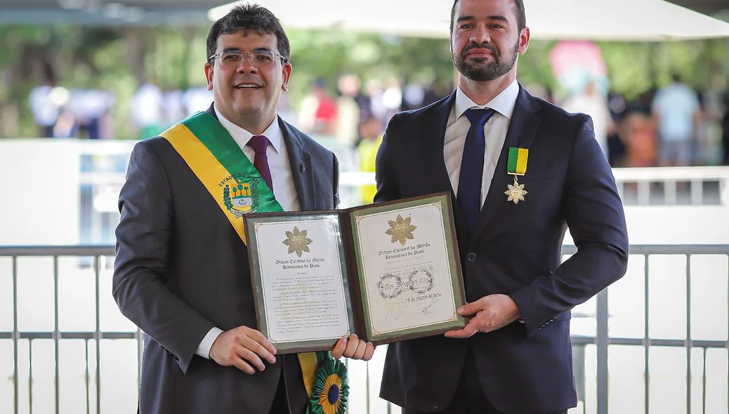 Entrega de medalha do Mérito Renascença