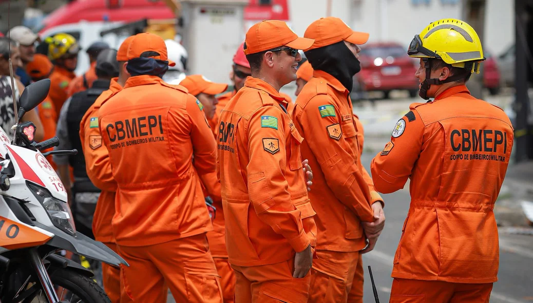 Equipe do Corpo de Bombeiros no local da ocorrência