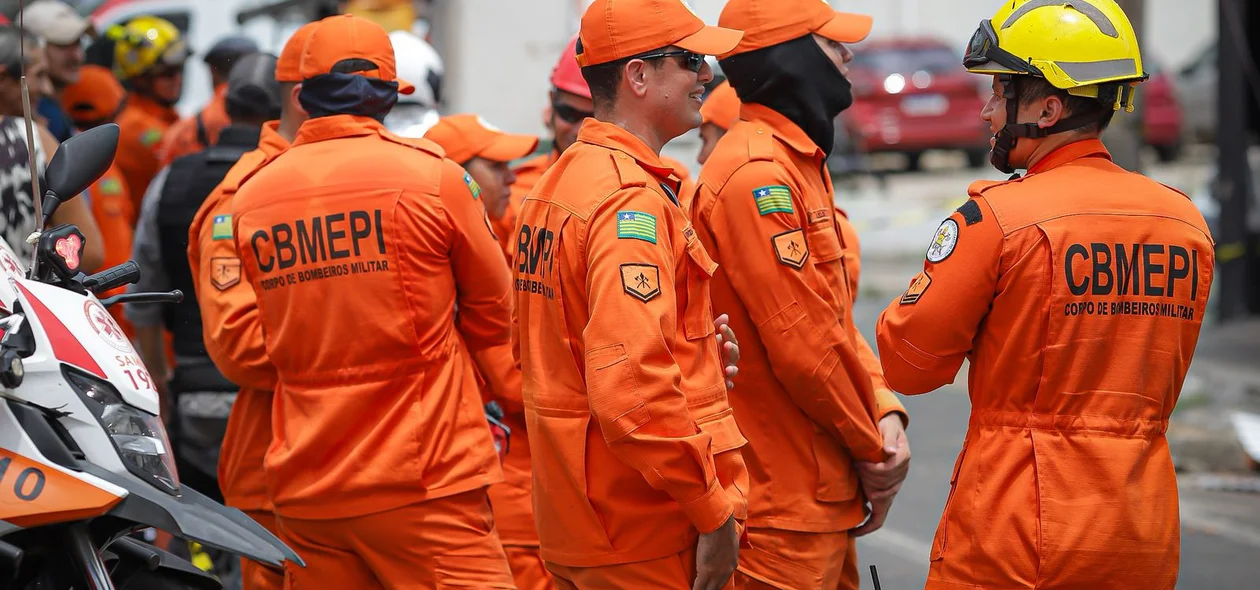 Equipe do Corpo de Bombeiros no local da ocorrência