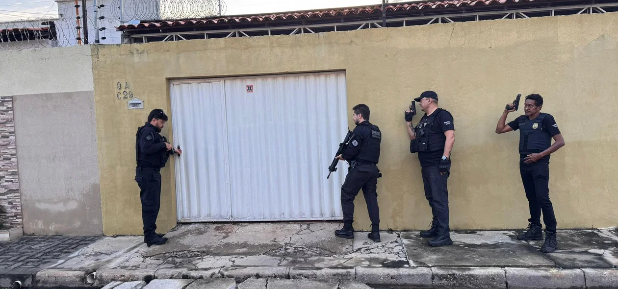 Equipes do DENARC em ação na Operação Desarme