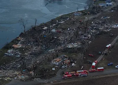 Estragos deixados após passagem de tornado nos EUA