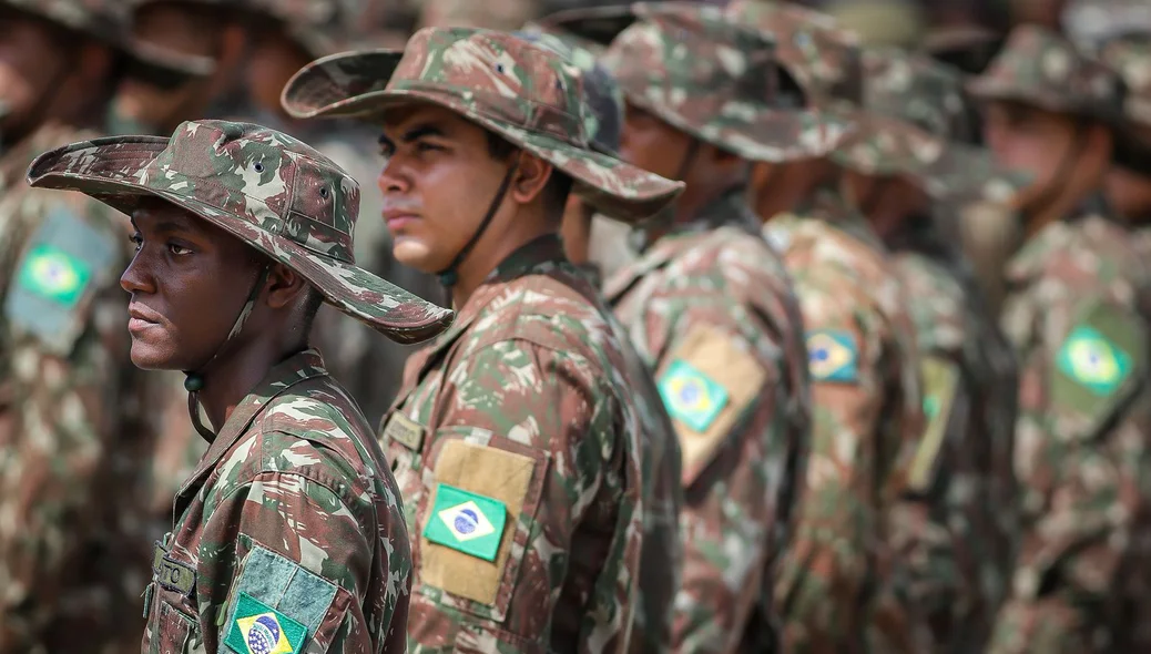 Evento teve desfile militar