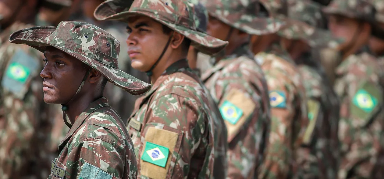Evento teve desfile militar