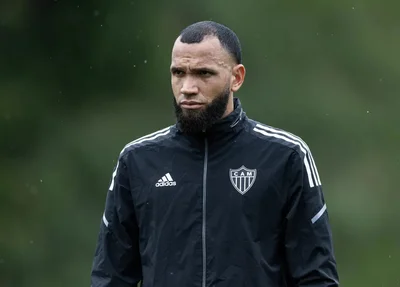 Everson durante treino na cidade do Galo, em Vespasiano-MG