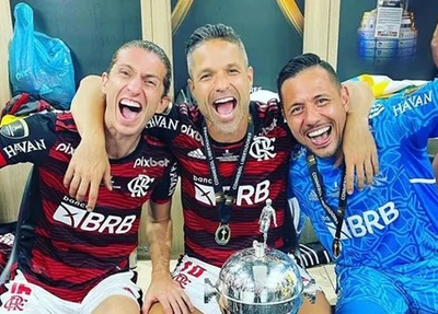 Filipe Luís ainda no Flamengo