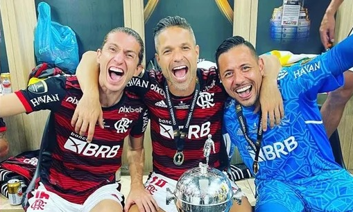 Filipe Luís ainda no Flamengo