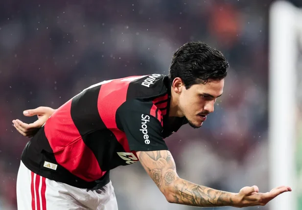 Flamengo vence Cruzeiro com gol de Pedro