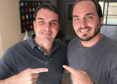 Flávio Bolsonaro e Carlos Bolsonaro