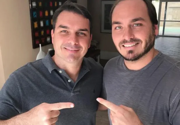 Flávio Bolsonaro e Eduardo Bolsonaro