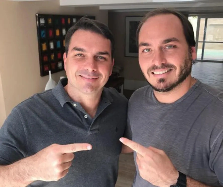 Flávio Bolsonaro e Eduardo Bolsonaro