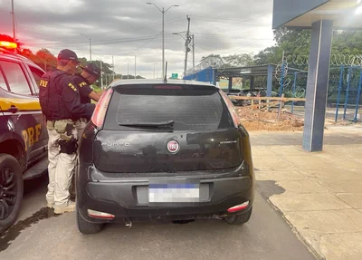 Foragido abordado pela PRF andava em carro roubado