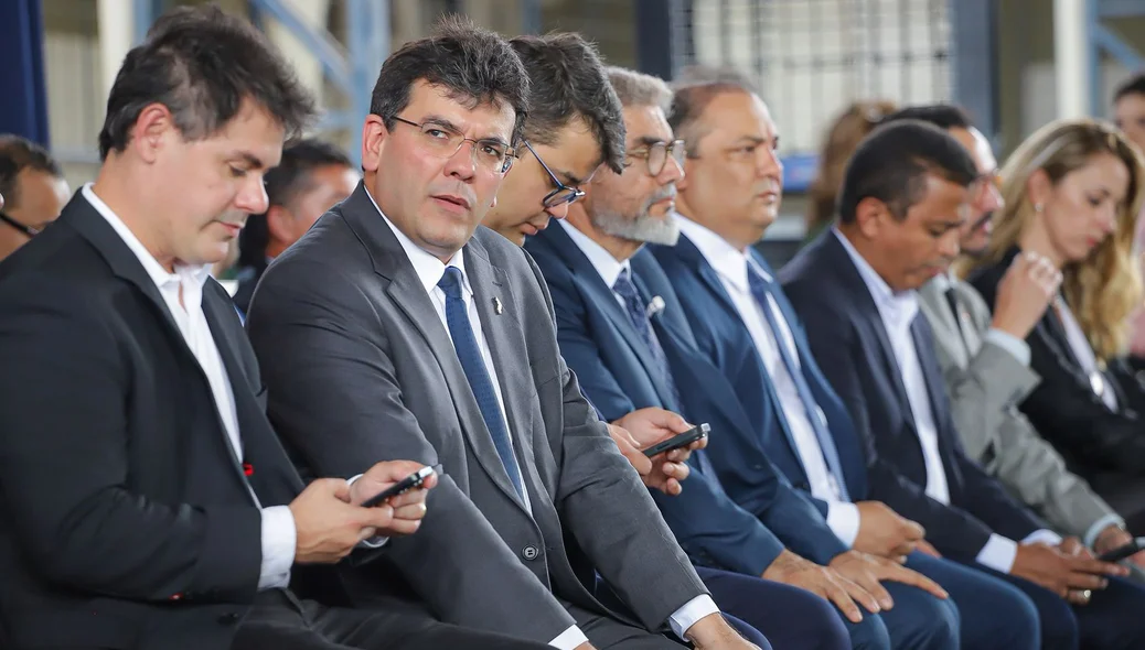 Governador Rafael Fonteles com presidente da Alepi, Severo Eulálio, e líderes das forças de Segurança Pública