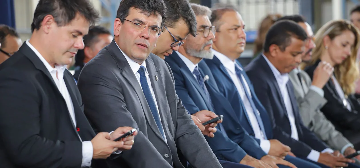 Governador Rafael Fonteles com presidente da Alepi, Severo Eulálio, e líderes das forças de Segurança Pública