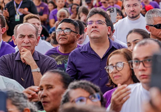 Governador Rafael Fonteles participa da Procissão dos Passos em Oeiras
