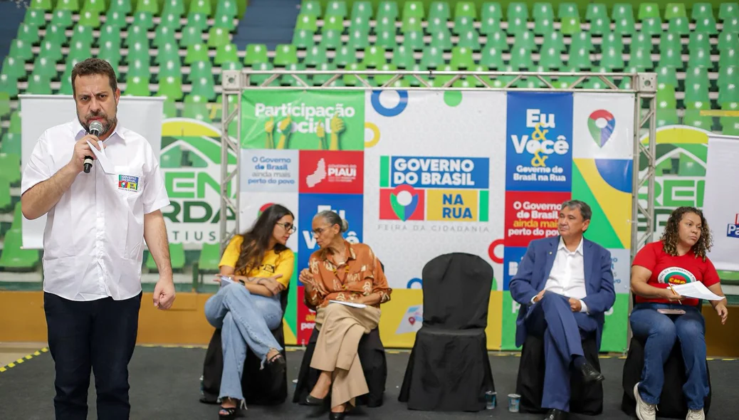Guilherme Boulos discursando