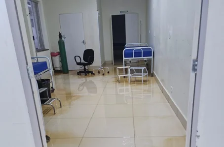Hospital de Corrente ficou alagado com água e dejetos de fossa
