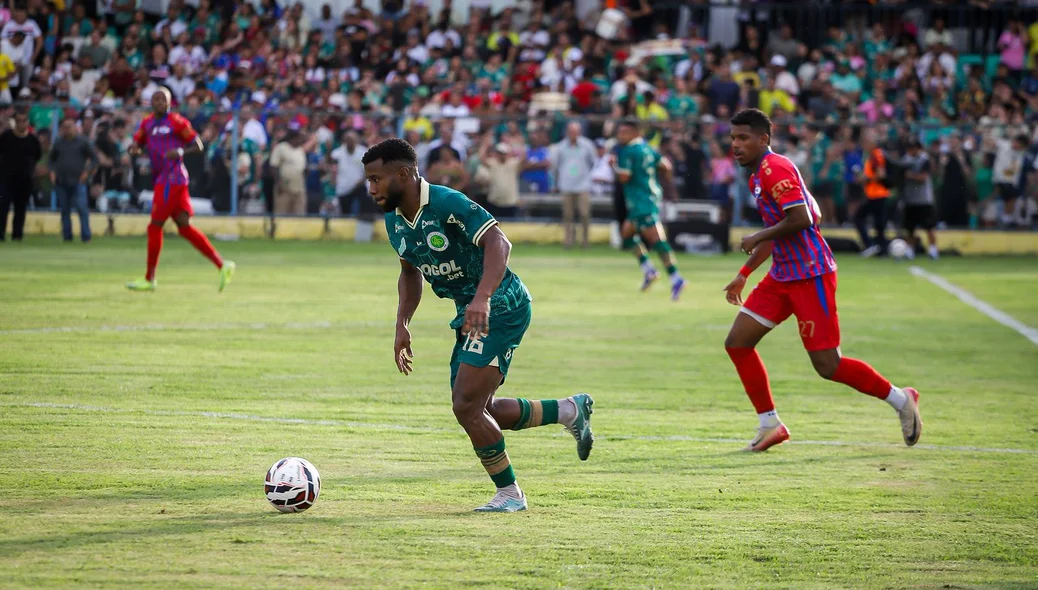 Jogadores do Piauí e CAP em campo