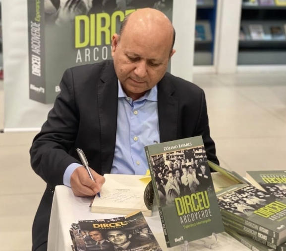 Livro Dirceu Arcoverde