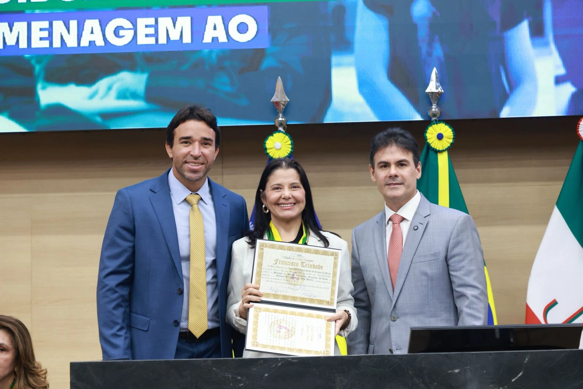 Marden Menezes homenageia vereadora de Valença
