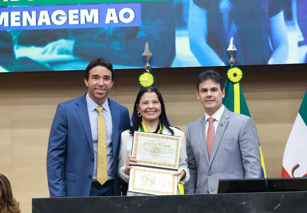 Marden Menezes homenageia vereadora de Valença