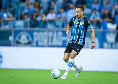 Marlon em ação antes de se lesionar em Grêmio x Vitória