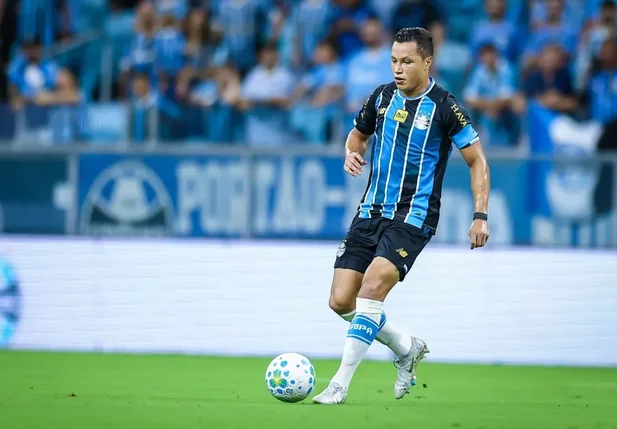 Marlon em ação antes de se lesionar em Grêmio x Vitória
