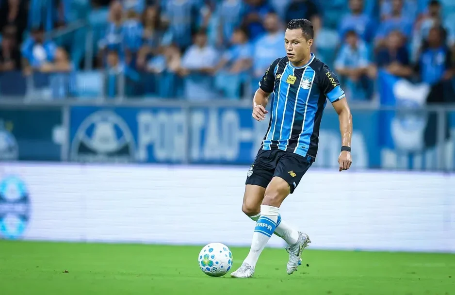 Marlon em ação antes de se lesionar em Grêmio x Vitória