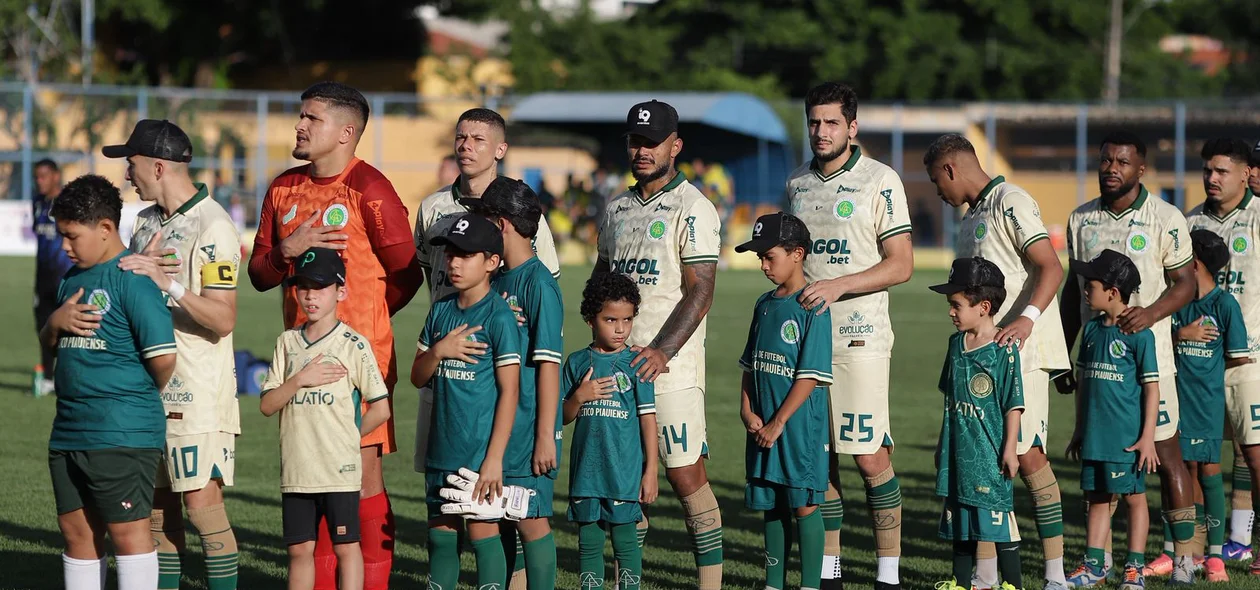 Momento do hino nacional