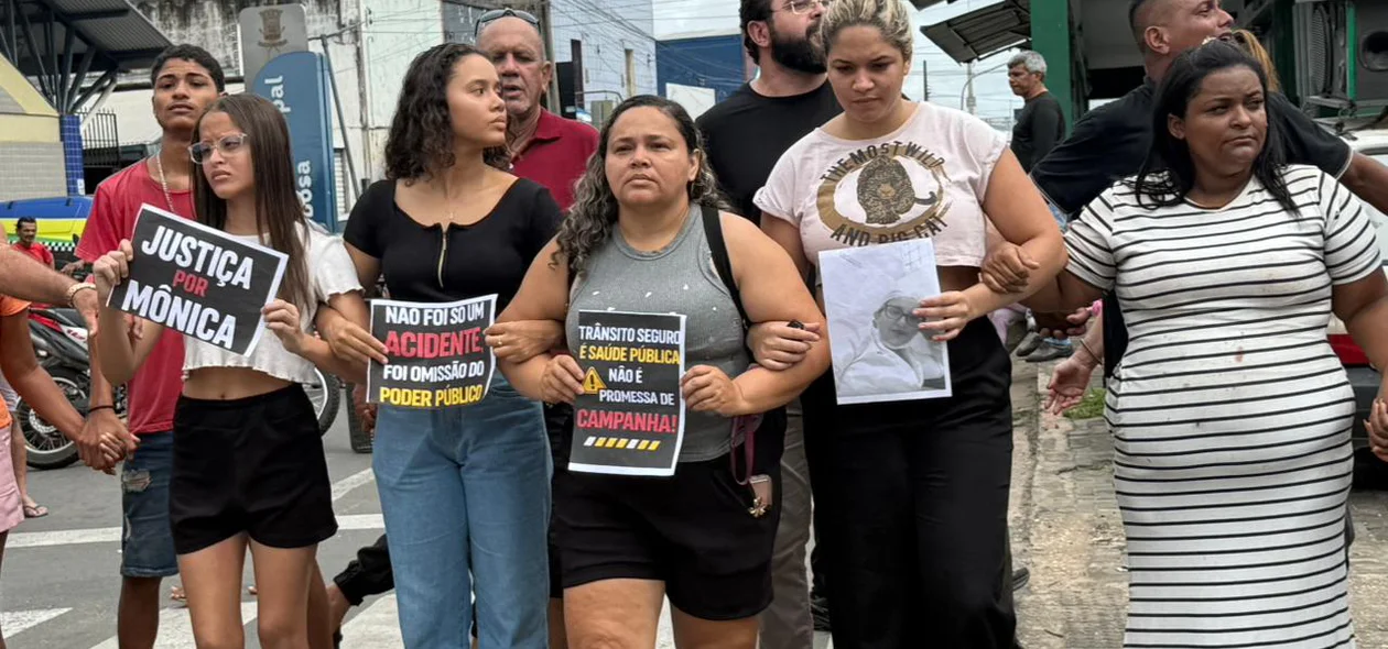 Moradores e comerciantes na manifestação